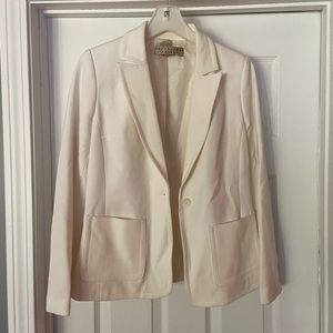 Apostrophe off white blazer size 6 petite
